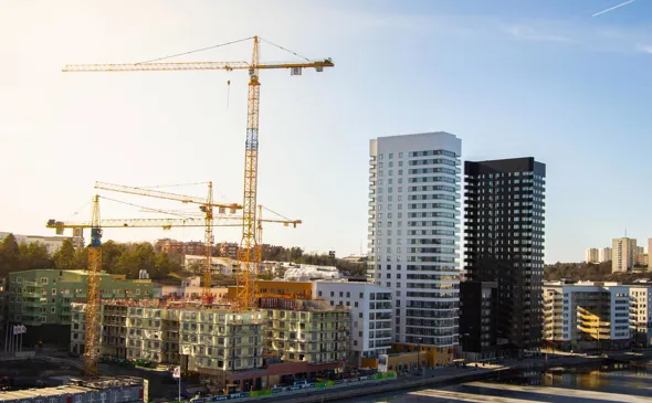 byggkranar i Marievik och Liljeholmen.