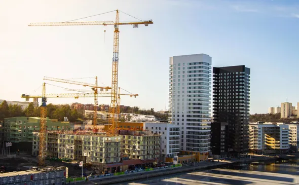 byggkranar i Marievik och Liljeholmen.