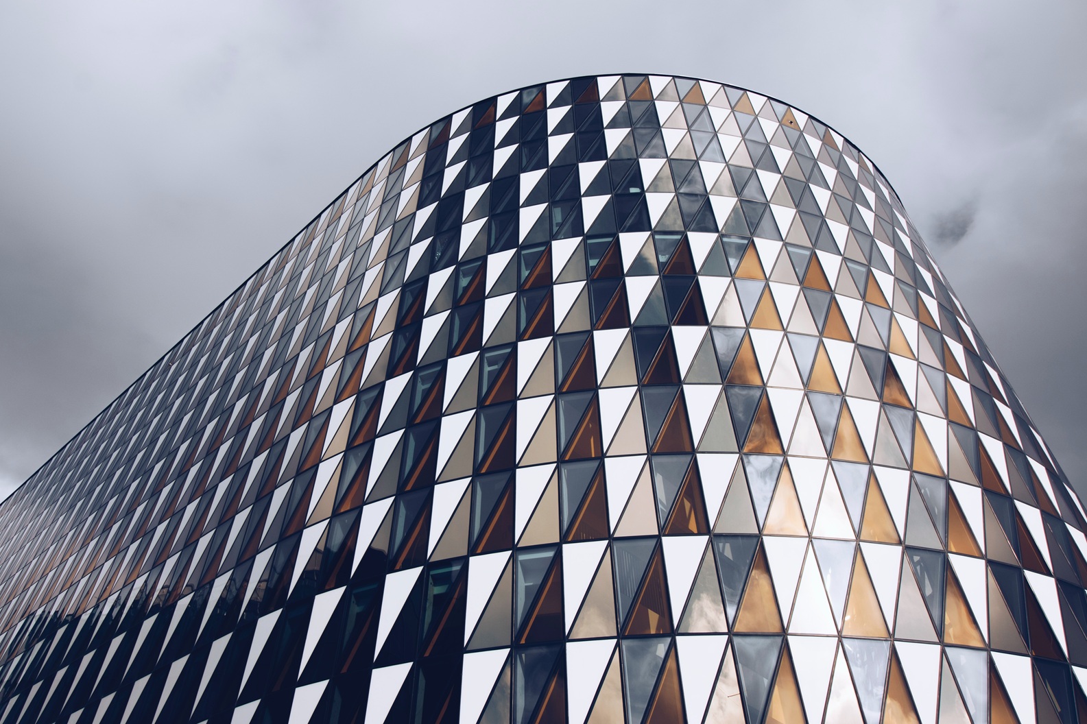adrian-trinkaus-6ijM4ahQHtY-unsplash_crop.jpg.