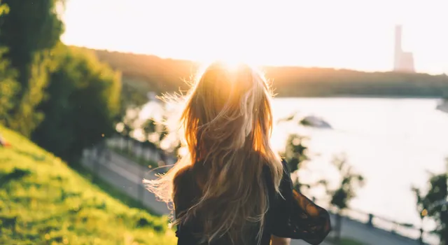 Svefadagen 2023 Grundbild Flicka I Solsken.